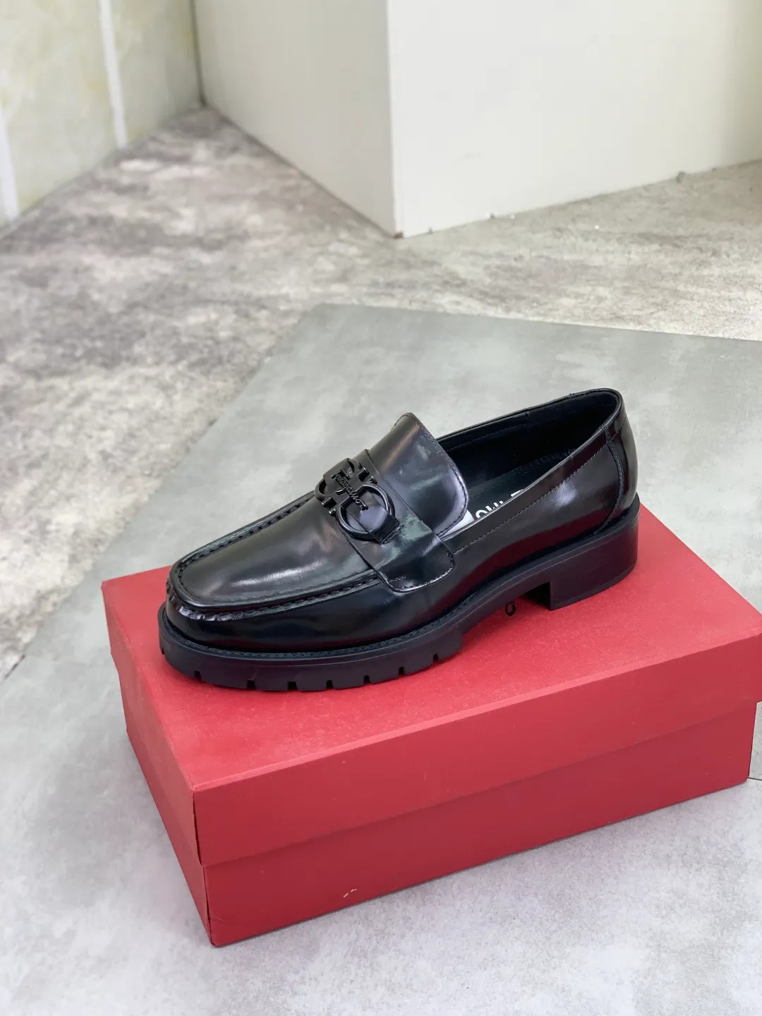 Men's Men's Shoes 💰P480💰[New Style] Water-dyed Niuli 🆘[Salvatore Ferragamo] Ferragamo's latest casual business leather shoes for men! Listed simultaneously! The fabric is made of specially imported original calfskin, and the interior is made of imported water-dyed cowhide. It is absolutely luxurious and leads the fashion trend. Matching code: 38-44 (45 and 46 can be customized) Multiple colors available